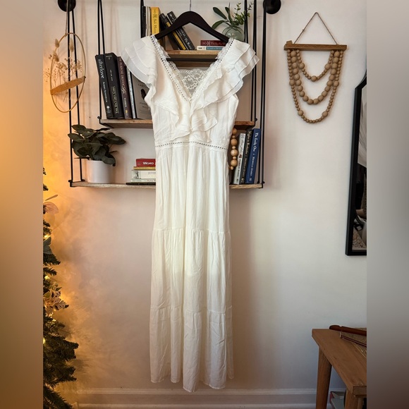 Elegant White Lace Maxi Dress - Picture 2 of 7